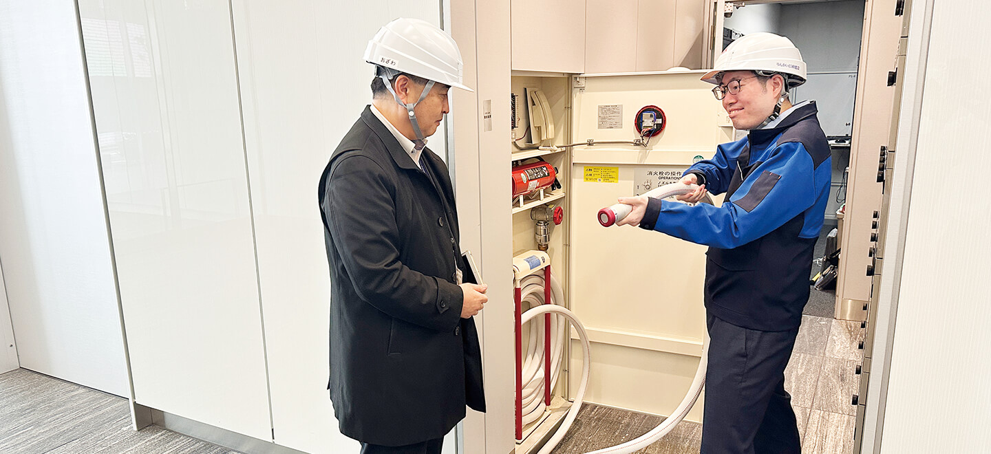 りんかい日産建設が実施している避難訓練の風景写真