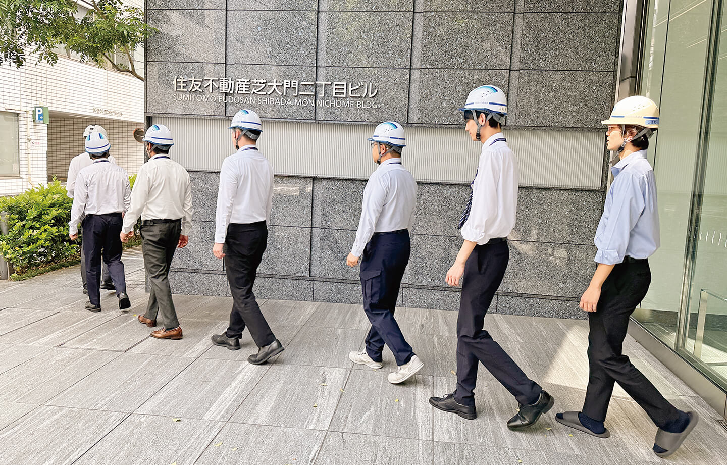 りんかい日産建設が実施している避難訓練の風景写真