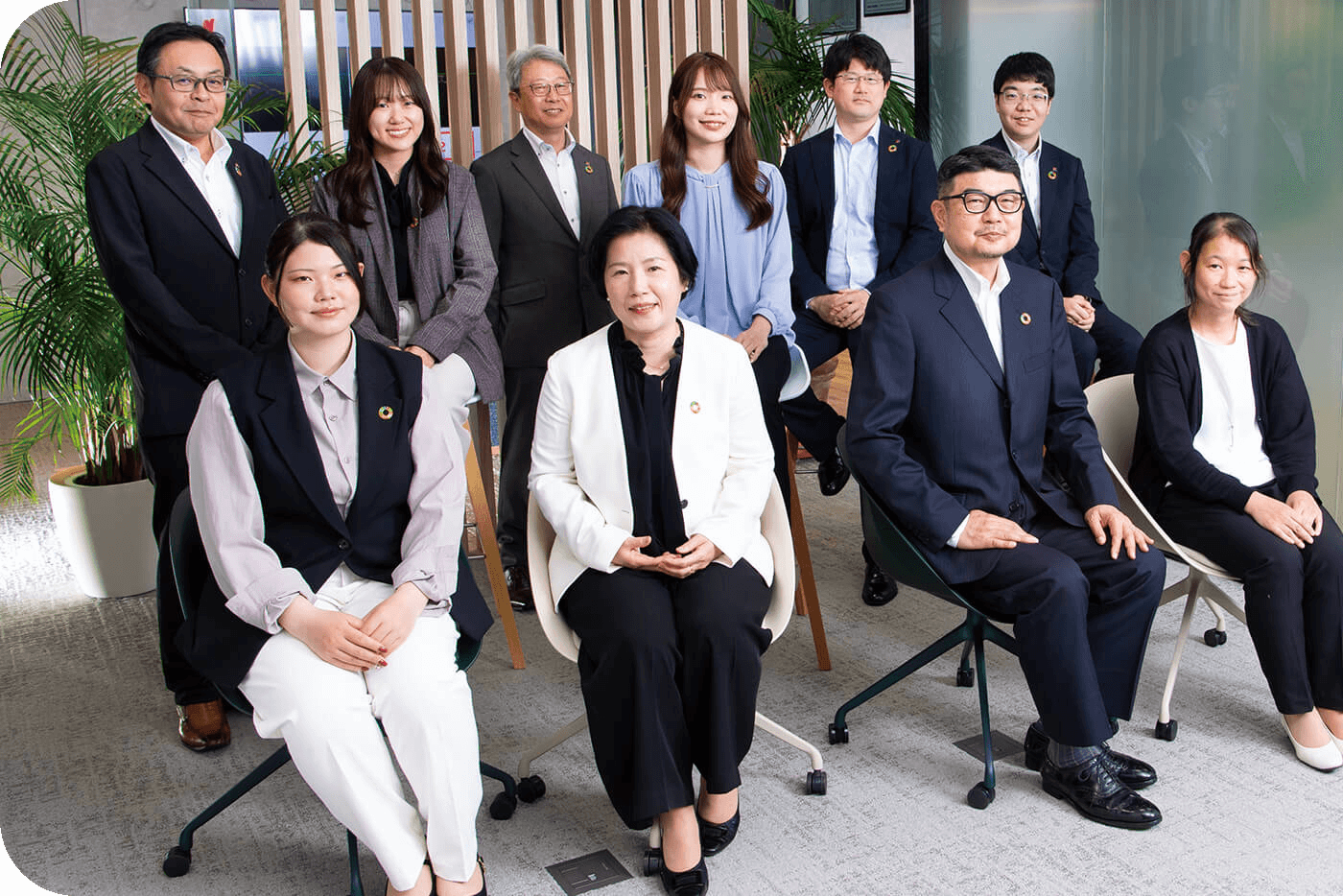イキイキと安心して成長できる働き方」座談会の参加者による集合写真
