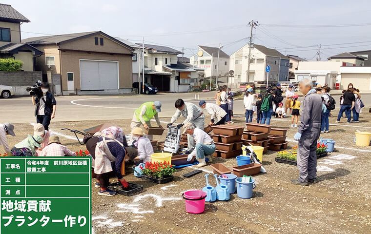 りんかい日産建設が実施した伊達作業所による町内会プランター設置の写真