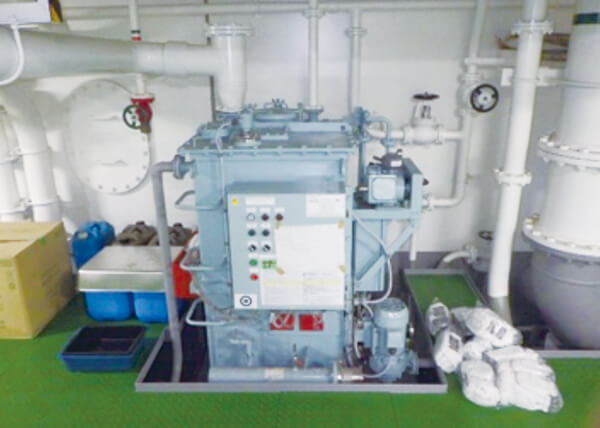 作業船八洲丸の汚染処理装置の写真