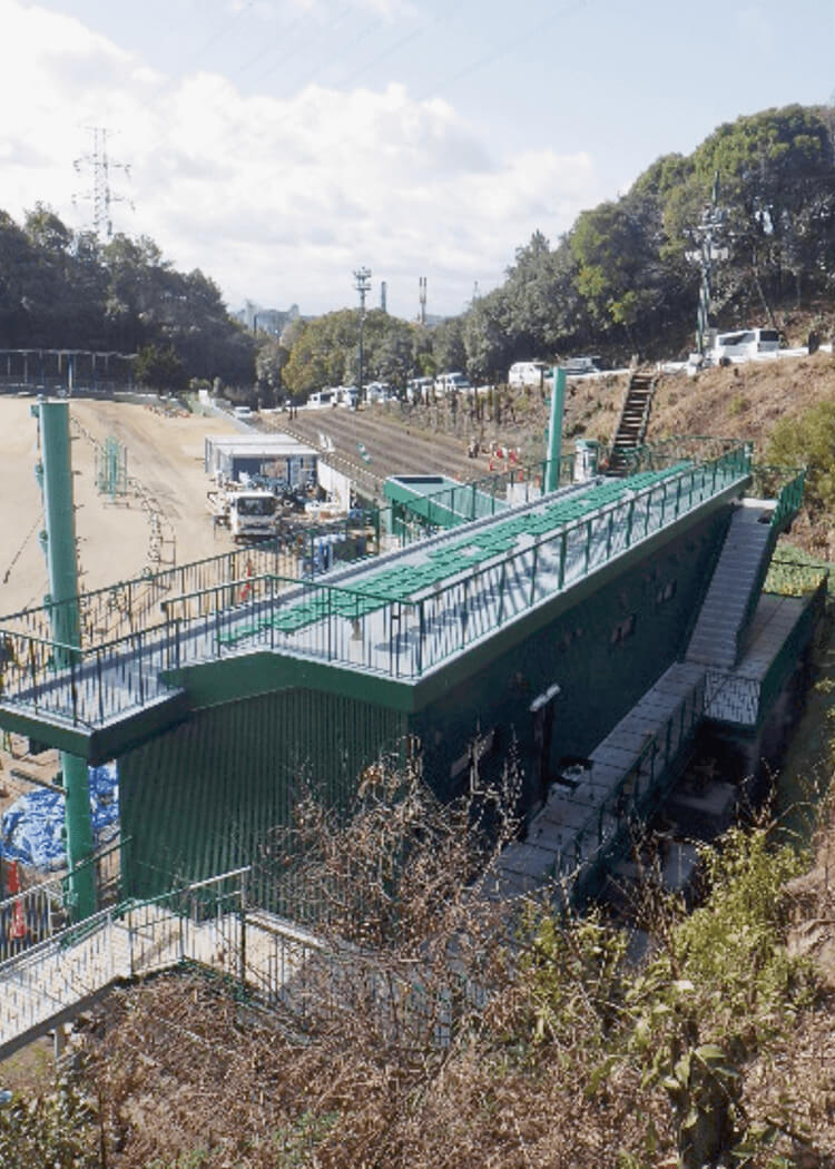 旭ヶ丘野球場本部席建替え工事の建設後の写真